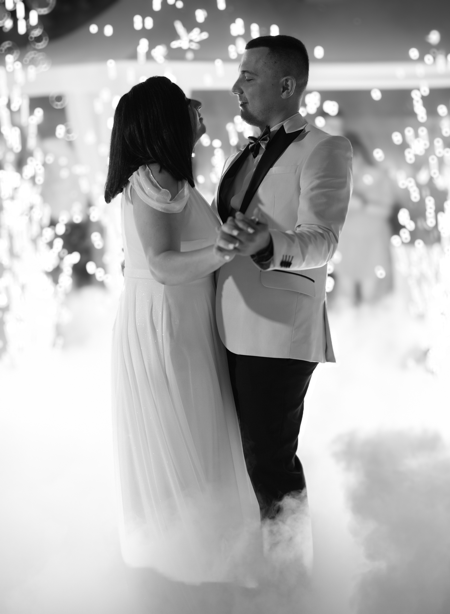 Fotograf Timisoara - dansul mirilor la nunta in aer liber